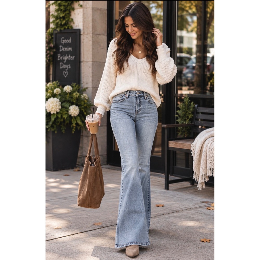 Wild Fable High Rise Flare Jeans Light Wash Size 8 28x31